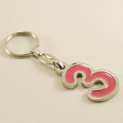 3 Yaş Figürlü Pembe Metal Anahtarlık