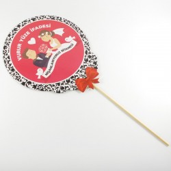 Vurur Yüze İfadesi Nişanlanıyoruz Bitanesi Resimli Konuşma Balonu