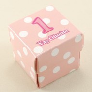 1 Yaş günüm Pembe Puantiyeli Kare Kapaklı Karton Kutu 5X5X5 cm 10 Adet