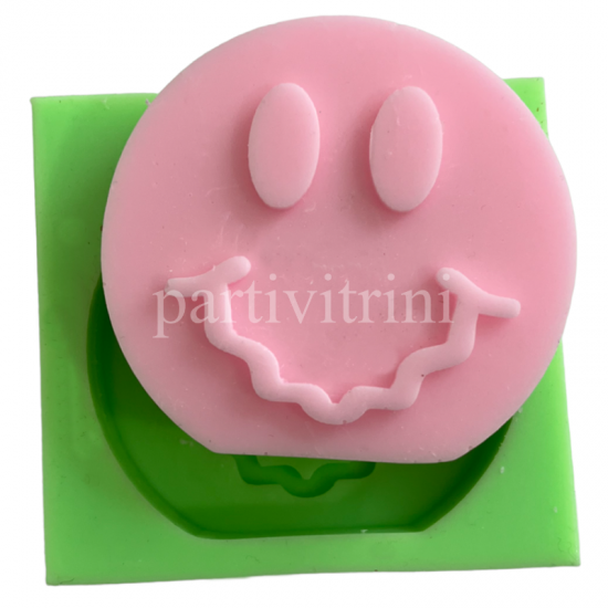 Smiley Şeklinde Silikon Mum Kalıbı 7x7x6 Cm