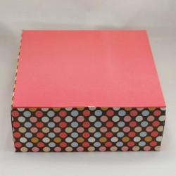 Puantiyeli Pasta Kutusu 21x21x11 Cm