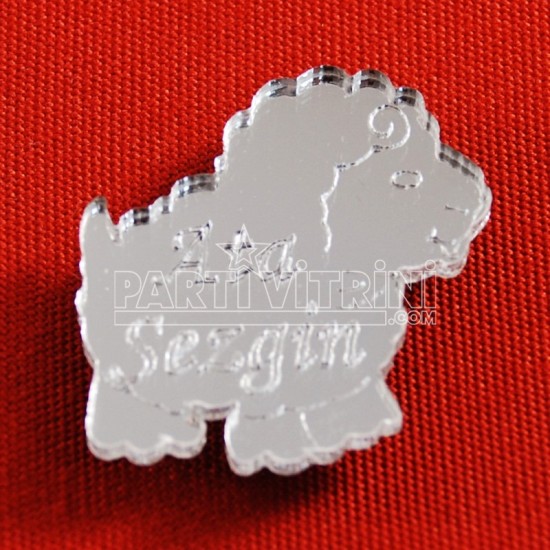 Kuzu Şeklinde İsim Yazılan Pleksi Ayna