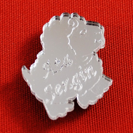 Kuzu Şeklinde İsim Yazılan Pleksi Ayna