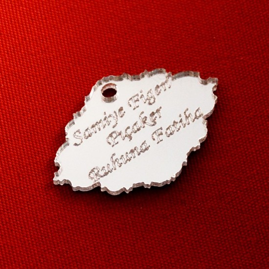 Dikdörtgen Delikli Dekoratif İsim Yazılan Pleksi Ayna