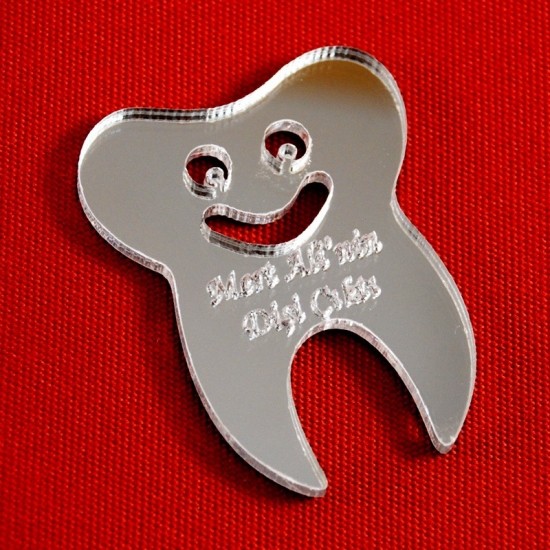 Diş Şeklinde İsim Yazılan Pleksi Ayna