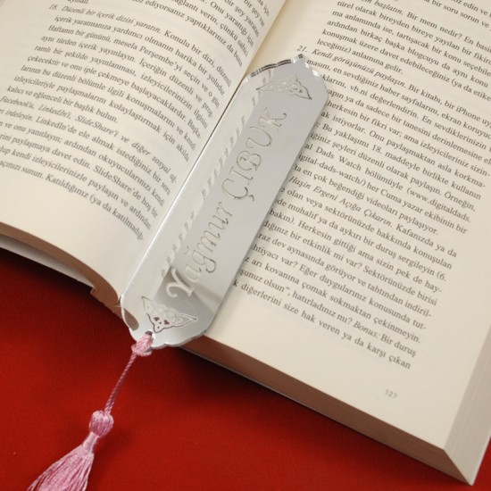 İsim Desenli Ve Püsküllü Kitap Ayracı Pleksi Ayna