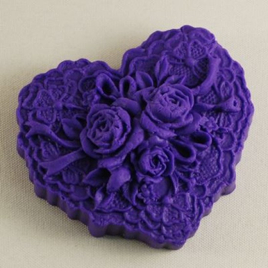 Büyük Kalp Üzerinde Güller Figürlü Silikon Kokulu Taş Ve Sabun Kalıbı