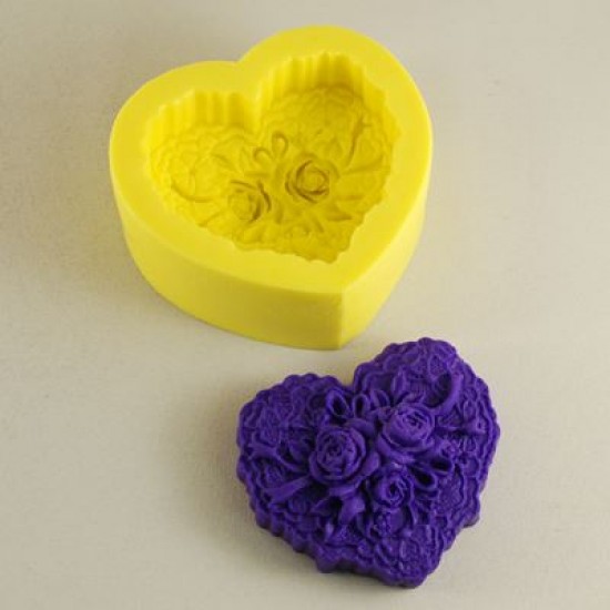 Büyük Kalp Üzerinde Güller Figürlü Silikon Kokulu Taş Ve Sabun Kalıbı