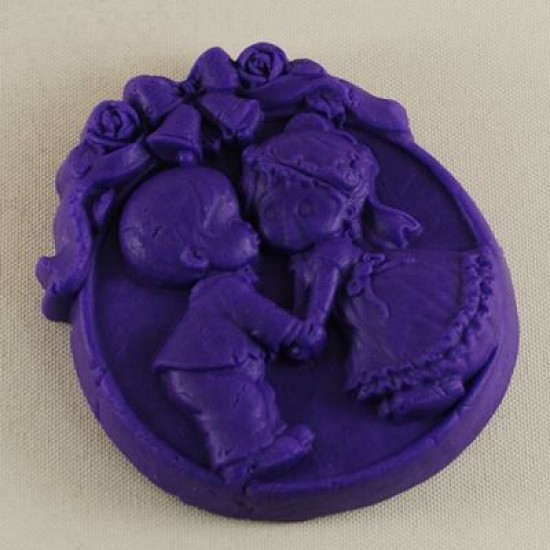 Kızı Öpen Erkek Çocuk Figürlü Silikon Kokulu Taş Ve Sabun Kalıbı