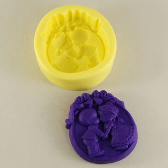 Kızı Öpen Erkek Çocuk Figürlü Silikon Kokulu Taş Ve Sabun Kalıbı