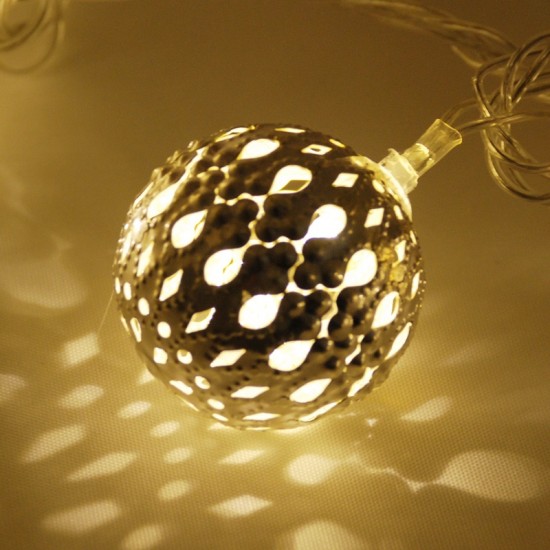 Gümüş Renk Desenli Toplar Gün Işığı Yanan Led Yılbaşı Işıkları